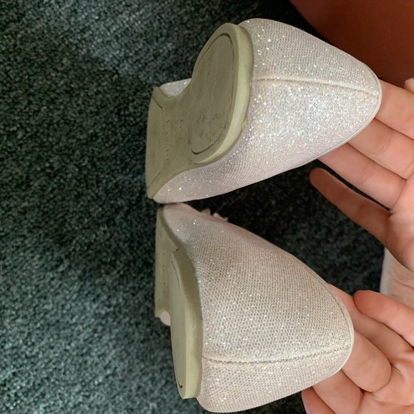 The Children’s Place - Glitter flats with mesh flower. - Picture 4 of 7
